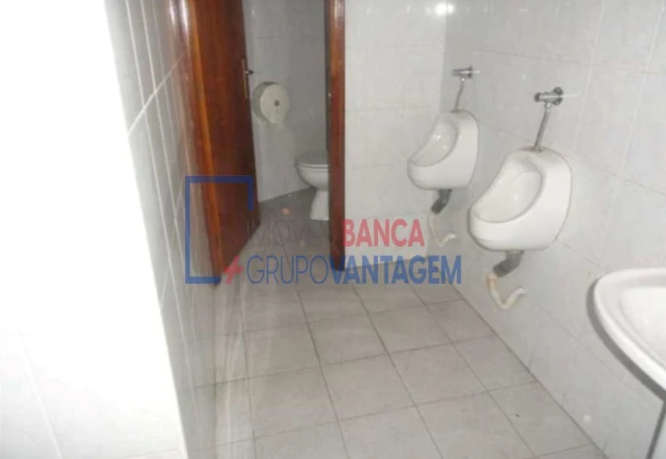 Loja para Venda em Candoso Santiago e Mascotelos Foto 9