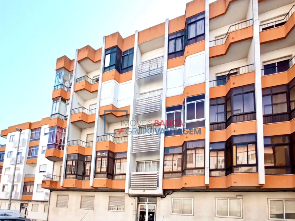 Apartamento T3 para Venda em Queluz e Belas Foto 1