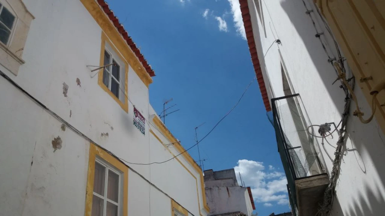 Moradia T2 para Venda em Assunção, Ajuda, Salvador e Santo Ildefonso Foto 1