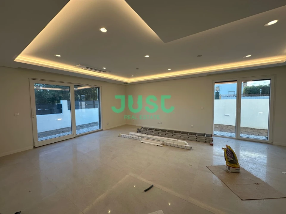 Moradia T4 para Venda em Fernao Ferro Foto 5