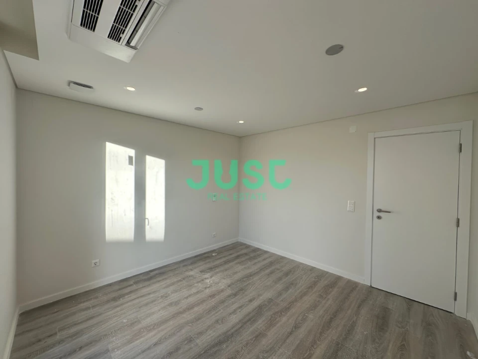 Moradia T4 para Venda em Fernao Ferro Foto 12