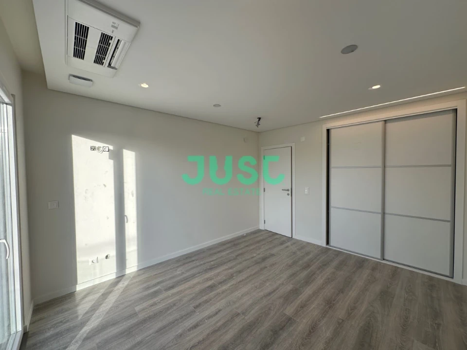 Moradia T4 para Venda em Fernao Ferro Foto 18