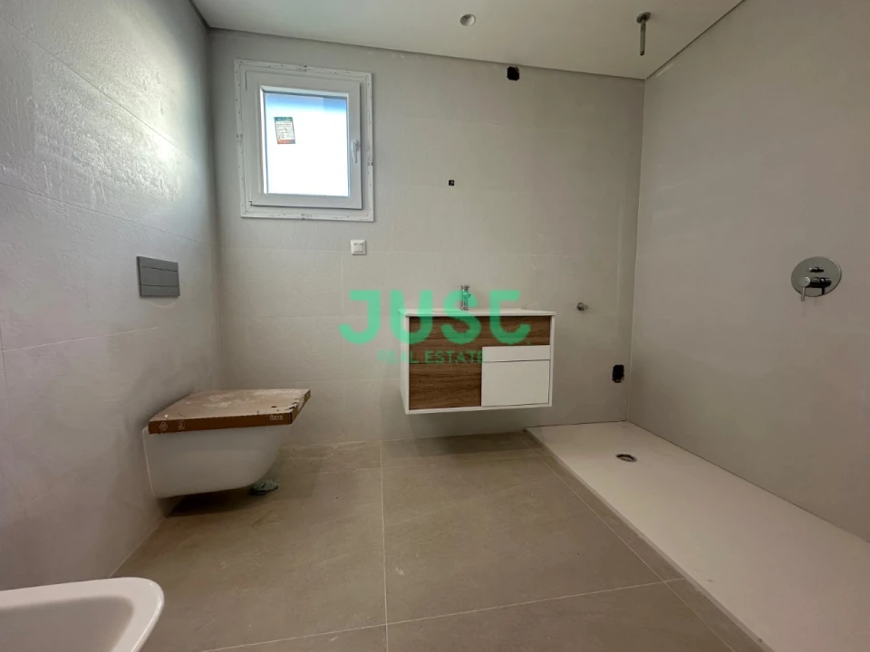 Moradia T4 para Venda em Fernao Ferro Foto 22