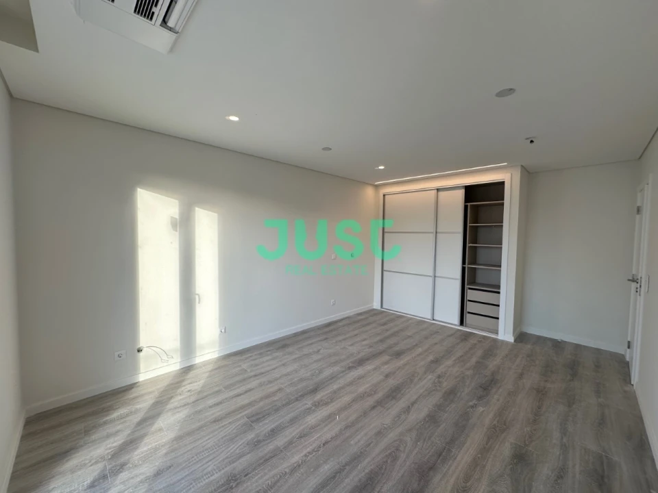 Moradia T4 para Venda em Fernao Ferro Foto 24