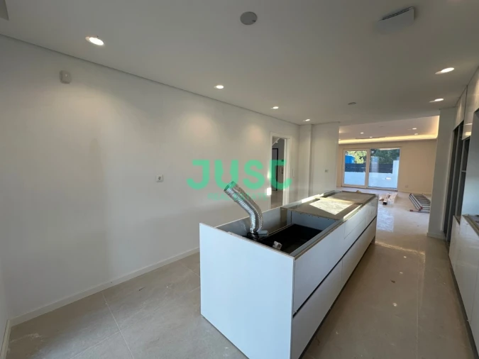 Moradia T4 para Venda em Fernao Ferro Foto 9