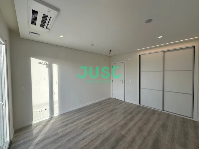 Moradia T4 para Venda em Fernao Ferro Foto 18