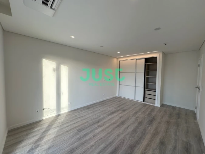 Moradia T4 para Venda em Fernao Ferro Foto 24