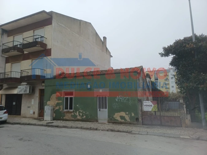 Moradia T2 para Venda em São João Baptista Foto 1