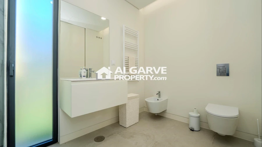 Moradia T3 para Venda em Quarteira Foto 17