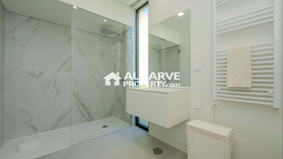 Moradia T3 para Venda em Quarteira Foto 16