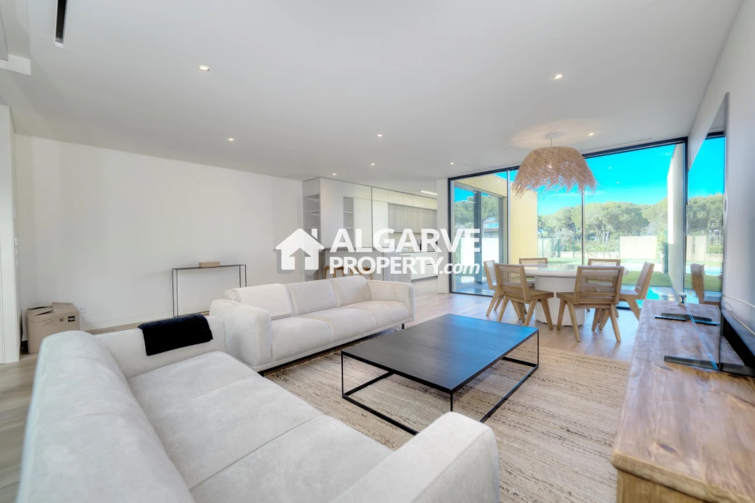 Moradia T3 para Venda em Quarteira Foto 2