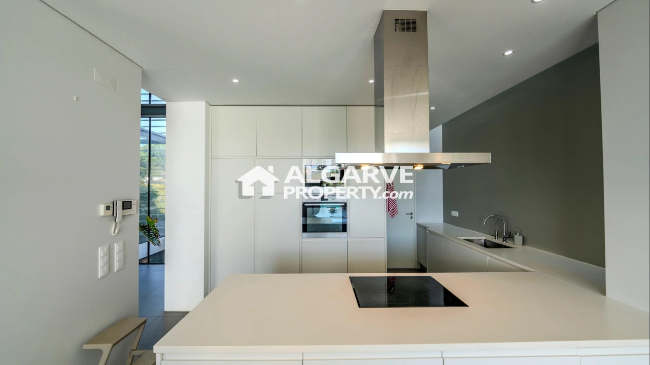 Moradia T6 para Venda em Quarteira Foto 10