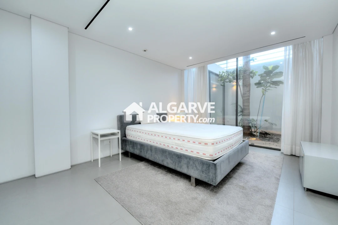 Moradia T6 para Venda em Quarteira Foto 48