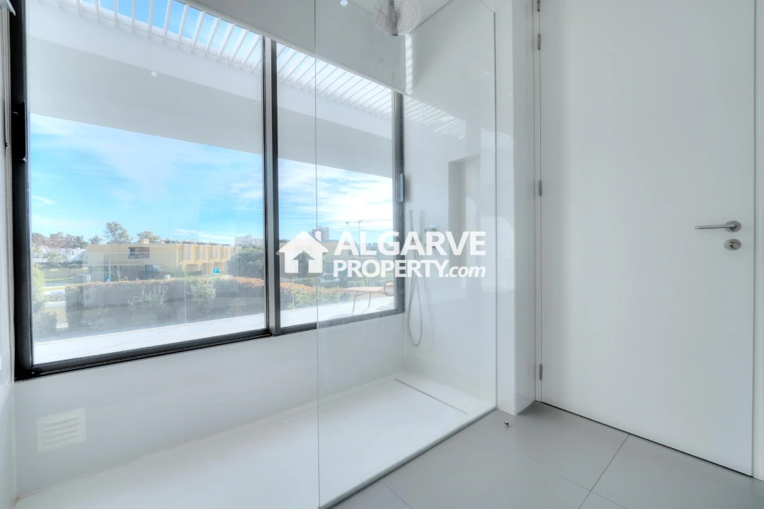 Moradia T6 para Venda em Quarteira Foto 52