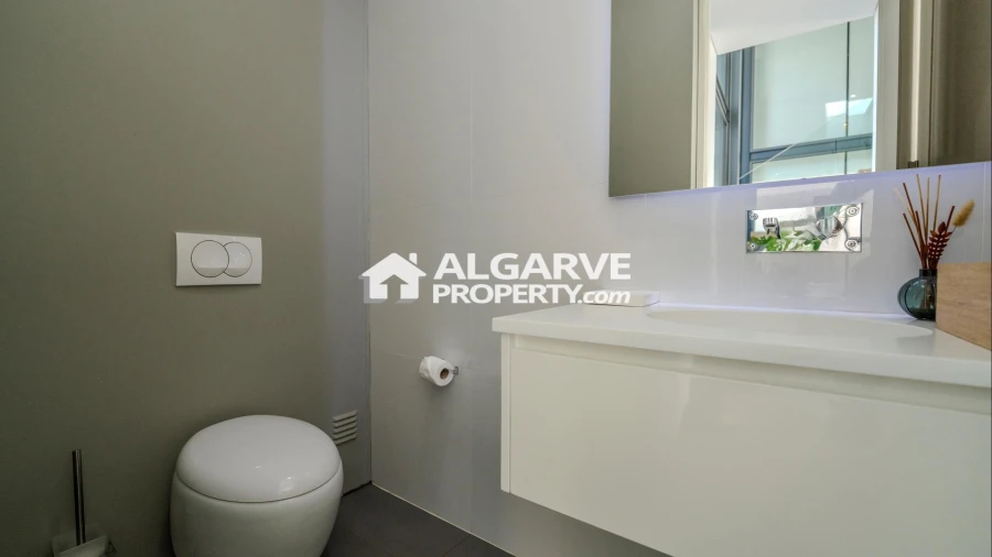 Moradia T6 para Venda em Quarteira Foto 13