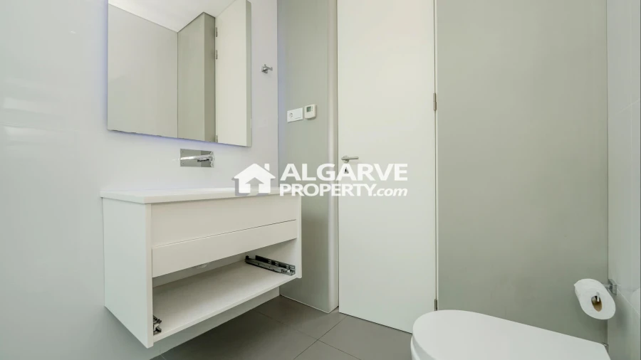 Moradia T6 para Venda em Quarteira Foto 22