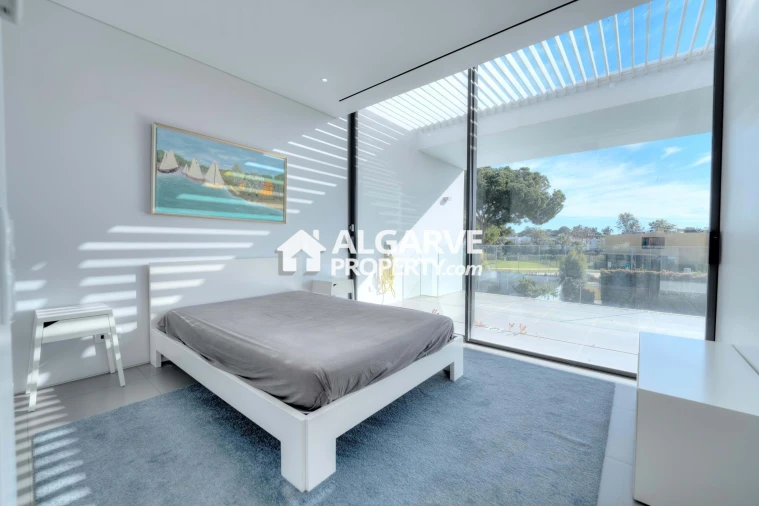 Moradia T6 para Venda em Quarteira Foto 4