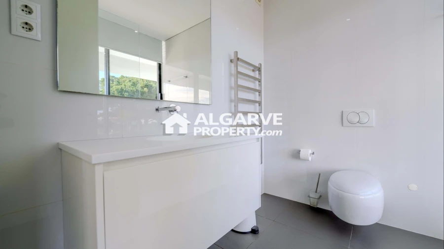 Moradia T6 para Venda em Quarteira Foto 28