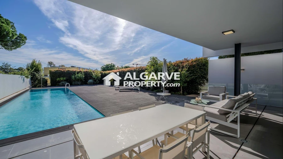 Moradia T6 para Venda em Quarteira Foto 25