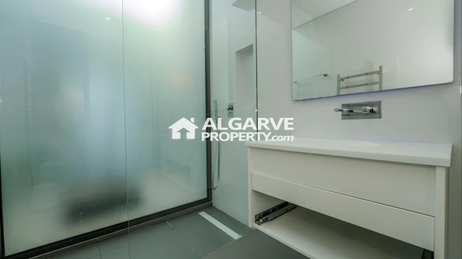 Moradia T6 para Venda em Quarteira Foto 21