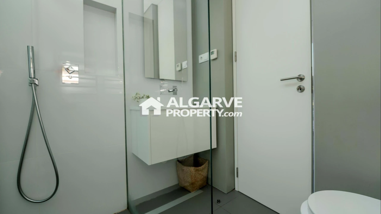 Moradia T6 para Venda em Quarteira Foto 20