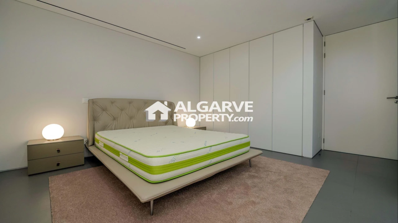 Moradia T6 para Venda em Quarteira Foto 12