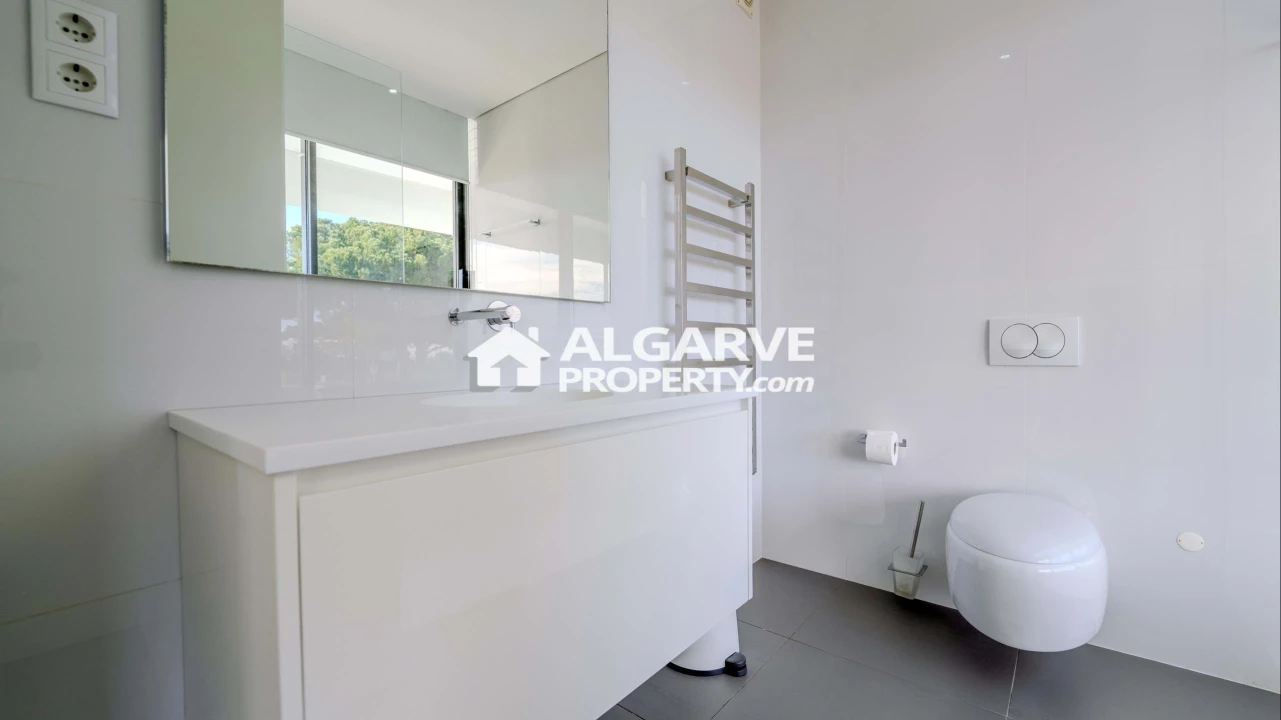 Moradia T6 para Venda em Quarteira Foto 28