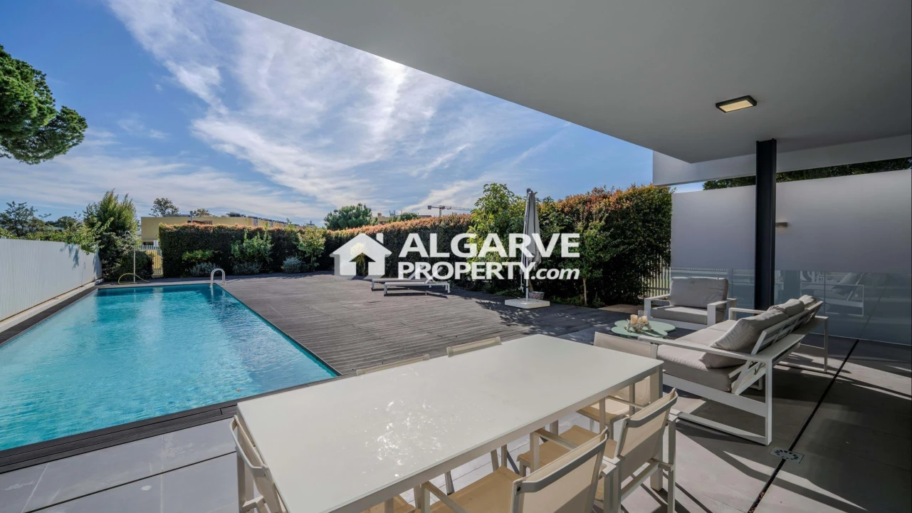 Moradia T6 para Venda em Quarteira Foto 25