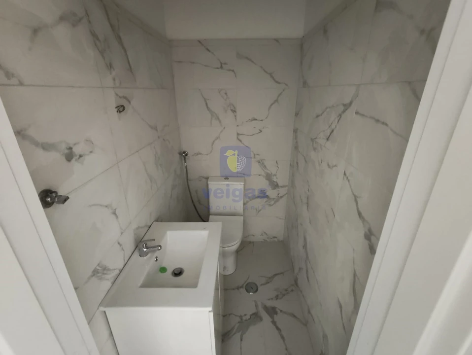 Negócio para Venda em Baixa da Banheira e Vale da Amoreira Foto 12