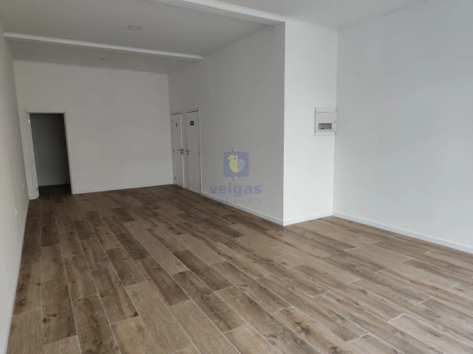 Negócio para Venda em Baixa da Banheira e Vale da Amoreira Foto 3