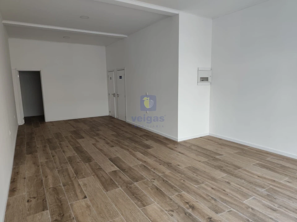 Negócio para Venda em Baixa da Banheira e Vale da Amoreira Foto 3