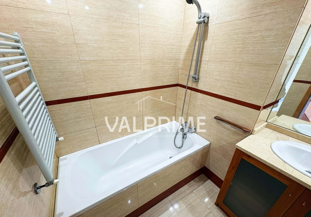 Moradia T4 para Venda em Valongo Foto 40