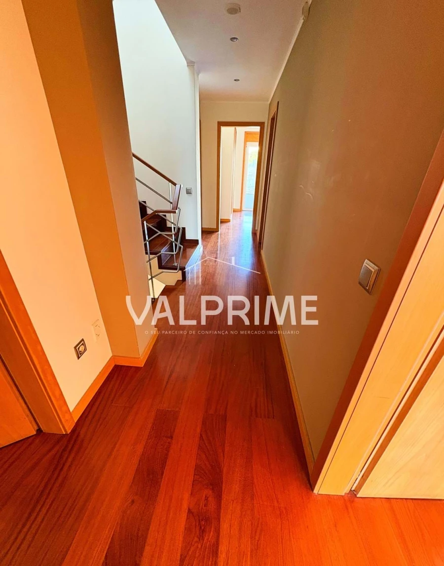 Moradia T4 para Venda em Valongo Foto 30