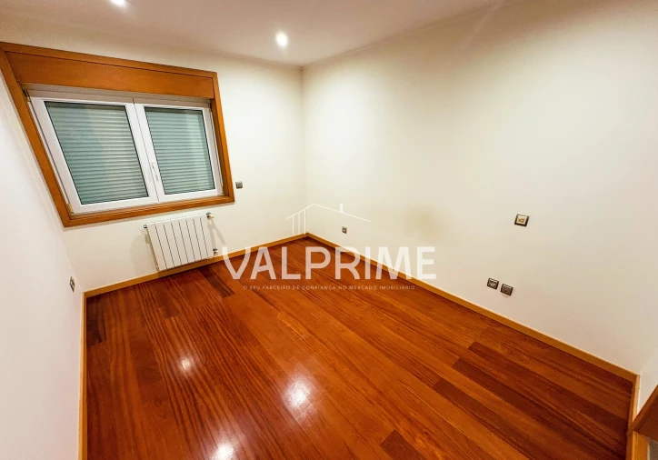 Moradia T4 para Venda em Valongo Foto 29