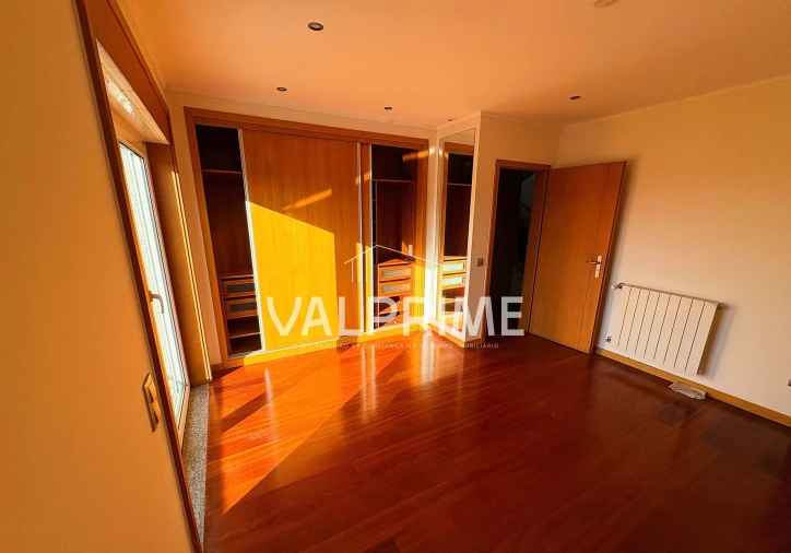 Moradia T4 para Venda em Valongo Foto 26