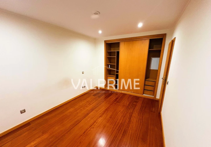 Moradia T4 para Venda em Valongo Foto 28