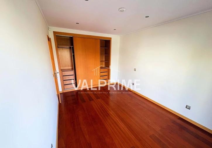 Moradia T4 para Venda em Valongo Foto 38