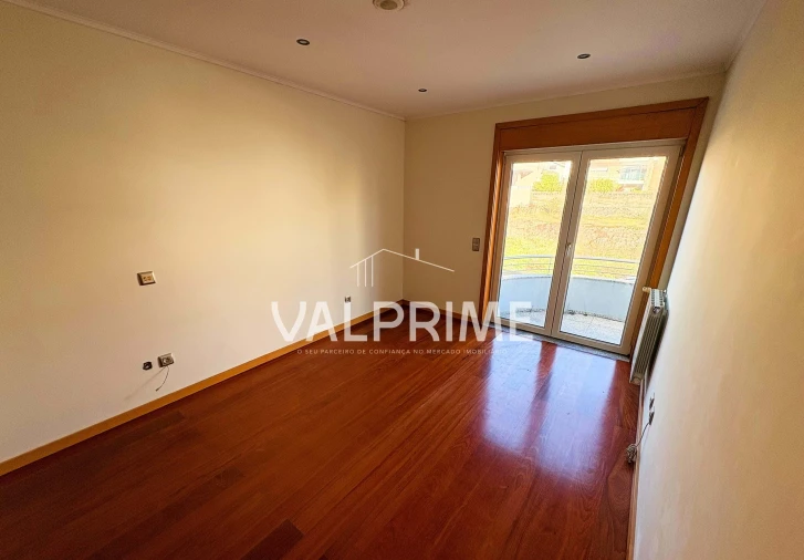 Moradia T4 para Venda em Valongo Foto 37