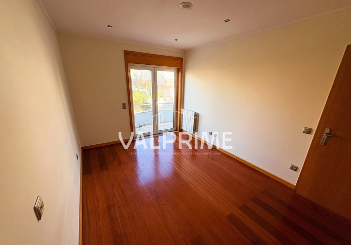 Moradia T4 para Venda em Valongo Foto 39