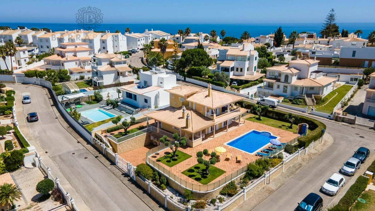 Moradia T4 para Venda em Albufeira e Olhos de Água Foto 6