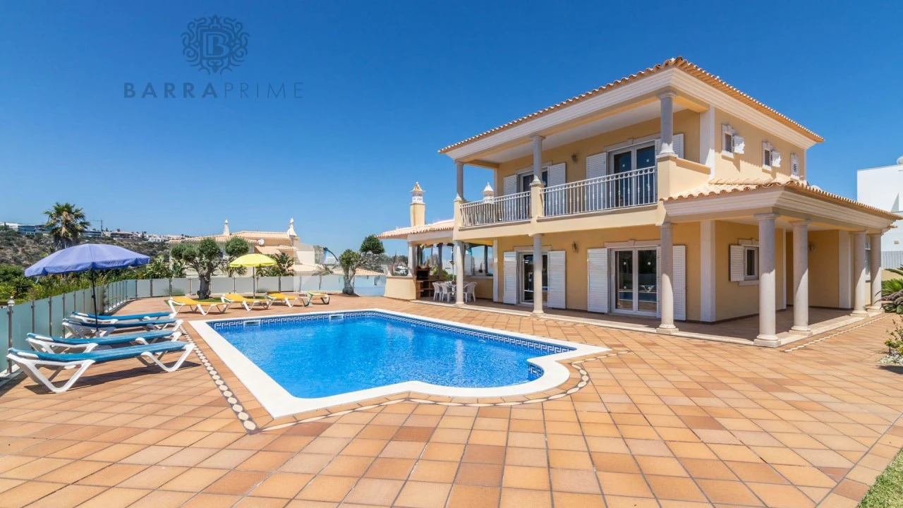 Moradia T4 para Venda em Albufeira e Olhos de Água Foto 1