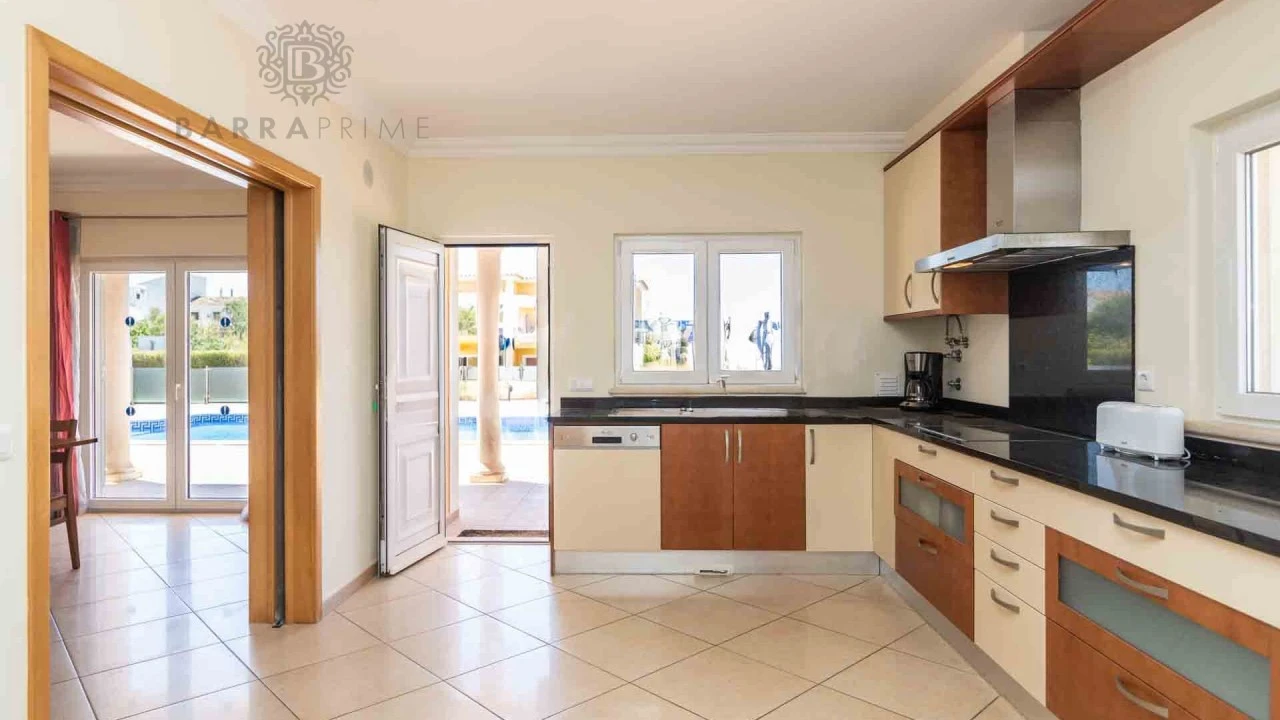 Moradia T4 para Venda em Albufeira e Olhos de Água Foto 10