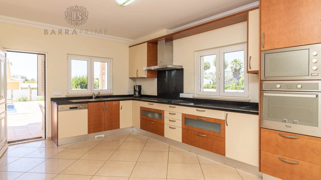 Moradia T4 para Venda em Albufeira e Olhos de Água Foto 11