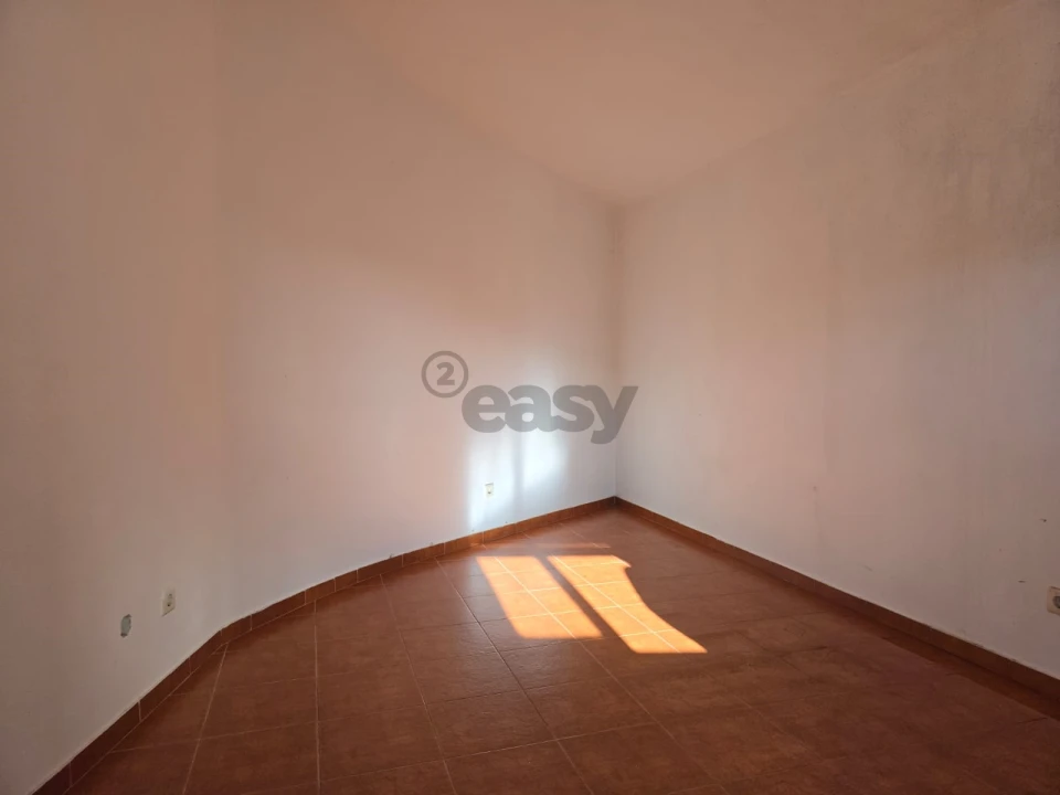 Moradia T2 para Venda em Venda do Pinheiro e Santo Estêvão das Galés Foto 3