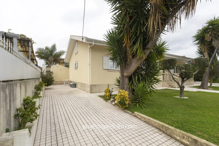 Moradia T4 para Arrendamento em Anta e Guetim