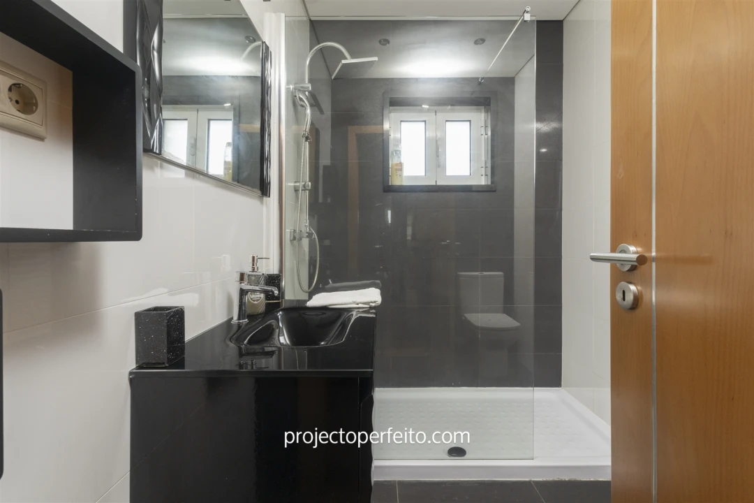 Moradia T4 para Arrendamento em Anta e Guetim Foto 15