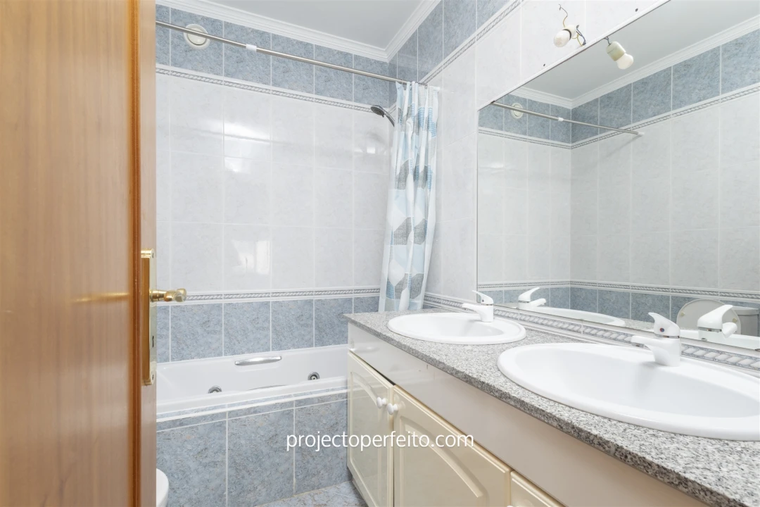 Apartamento T2 para Arrendamento em São Felix da Marinha Foto 13