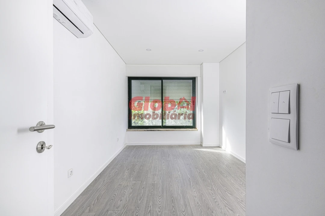 Apartamento T0 para Venda em Repeses e São Salvador Foto 6