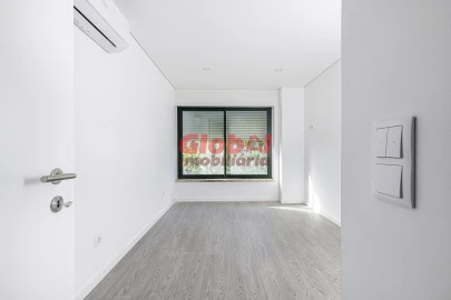 Apartamento T0 para Venda em Repeses e São Salvador