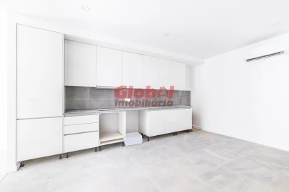 Apartamento T0 para Venda em Repeses e São Salvador
